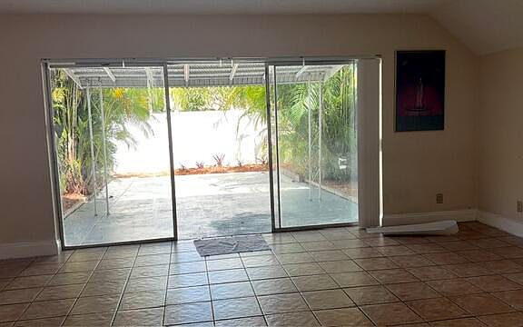 5th image of 4044 SW 67th Terrace #7