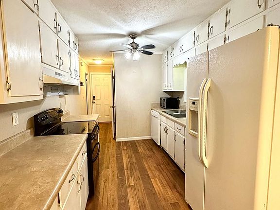 2nd image of 121 Reeves Rd