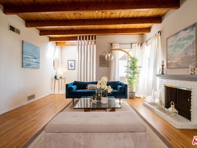 562 Mount Holyoke Ave, Pacific Palisades, CA, 90272