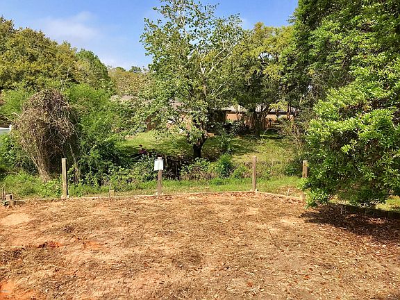 2nd image of 2212 Sandalwood Pl