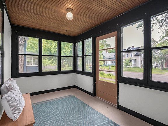 2nd image of 2136 Temple Ct
