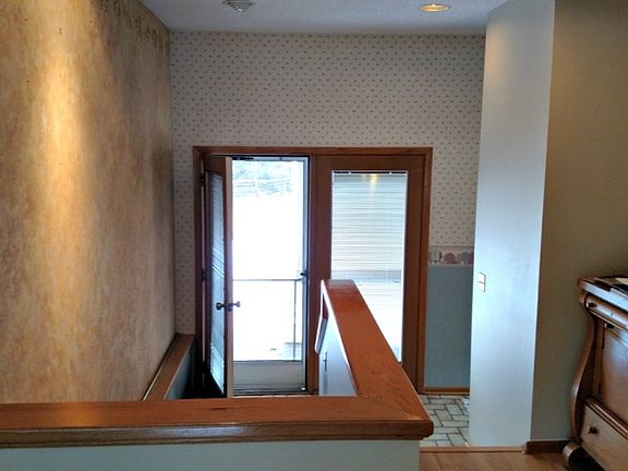 3rd image of 1012 E Stanton St