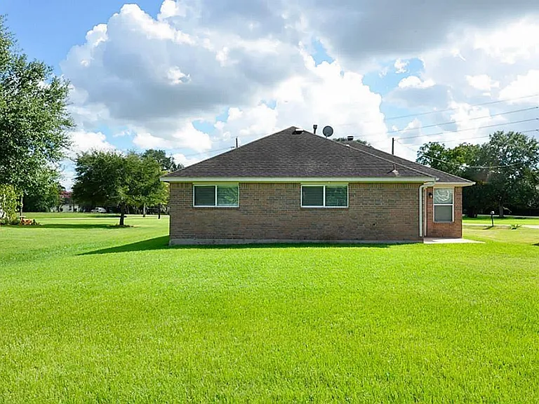 8715 Charity St — Photo 16