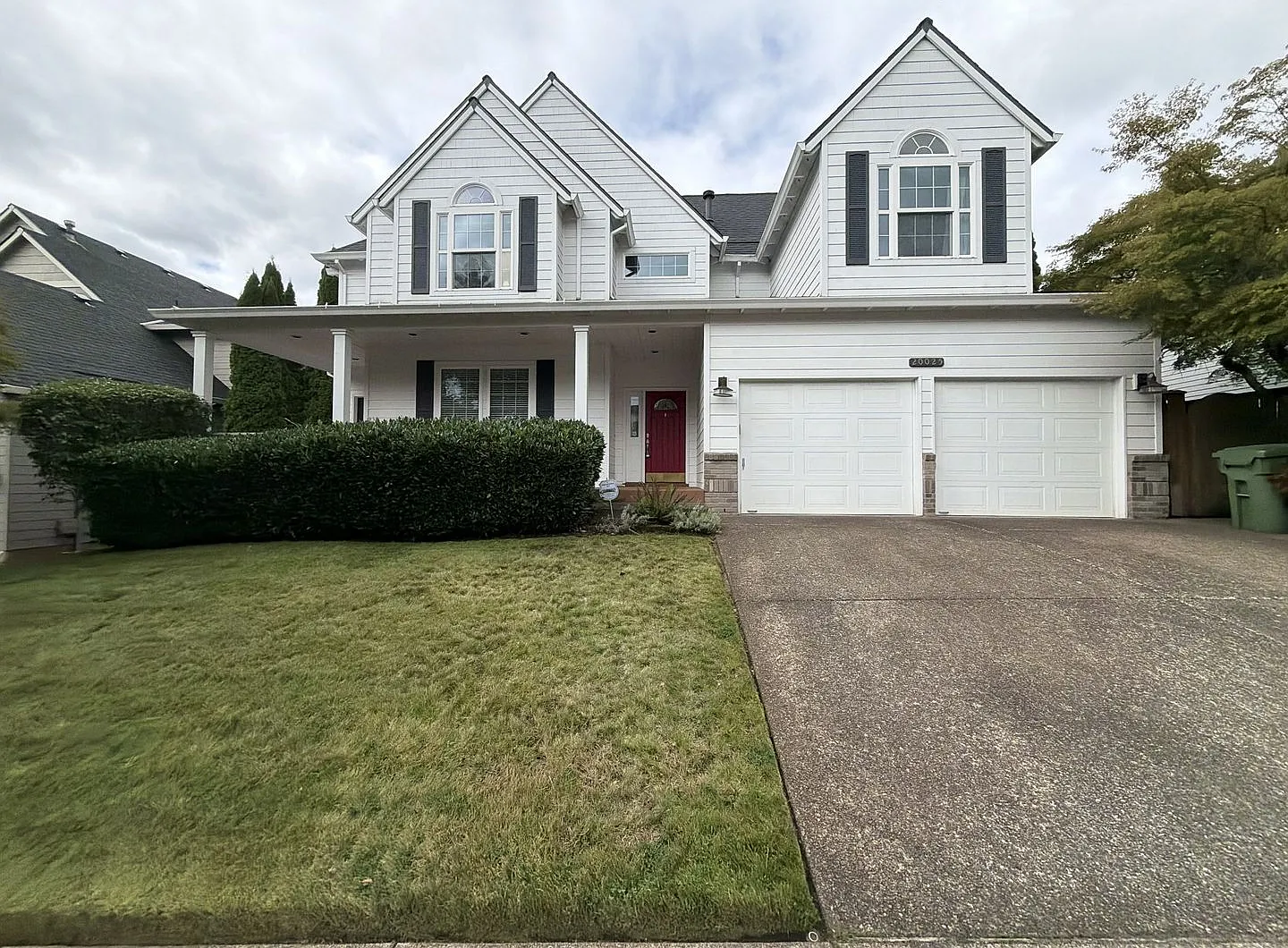 Tualatin 3 Bedroom with Den + Bonus Room 2.5 Bath Home! Close to Legacy Hospital. Has A/C, Includ... — Photo 1