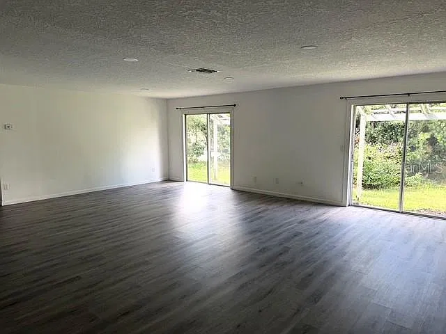 3 bed, 2.0 bath, 1554 sqft, $2,399 — Photo 3