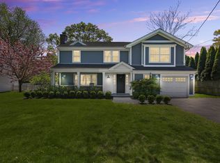 41 Rainbow Dr, Riverside, CT 06878