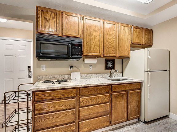 3rd image of 1565 Wall St #262