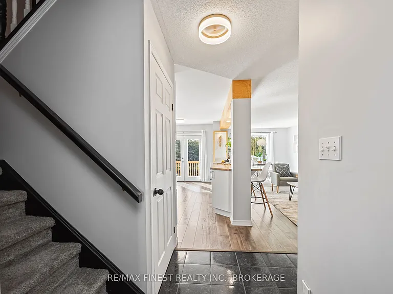 1256 Brackenwood Cres — Photo 7