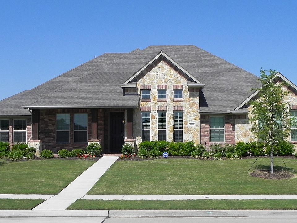 1st image of 1800 Yosemite Ln