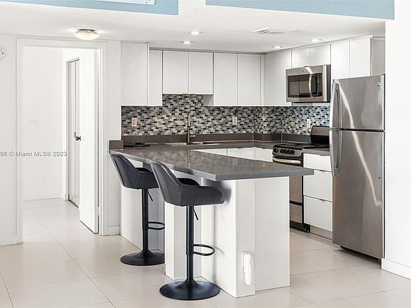 5th image of 1800 Collins Ave APT 12B