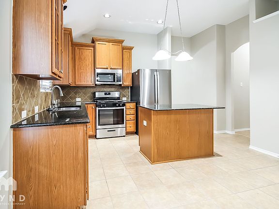 4th image of 4709 Meadow Way Dr