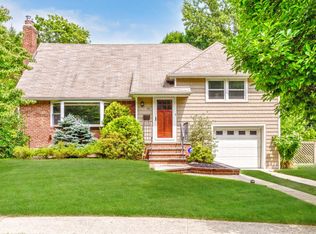 18 Cliff Way, Port Washington, NY 11050