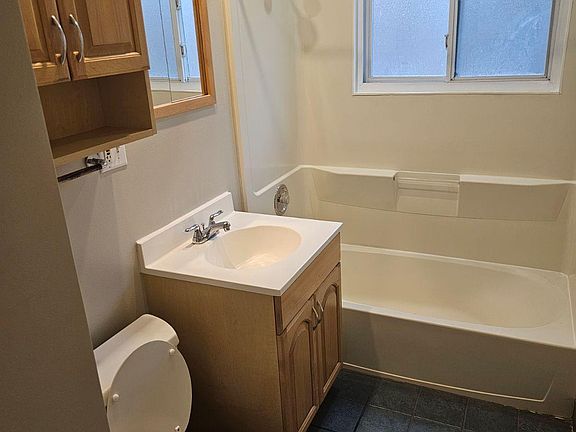 5th image of 829 Harlem Ave #2