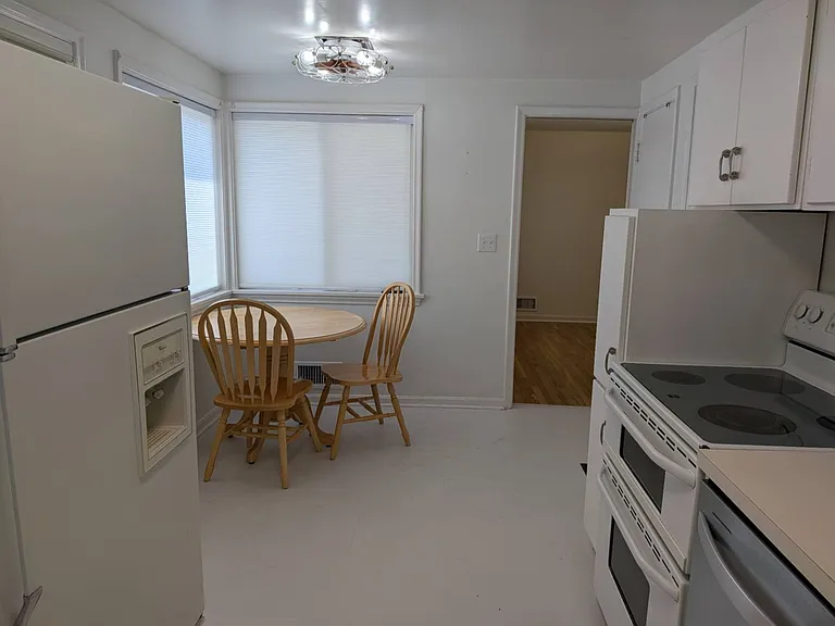 262 E 2 S — Photo 10