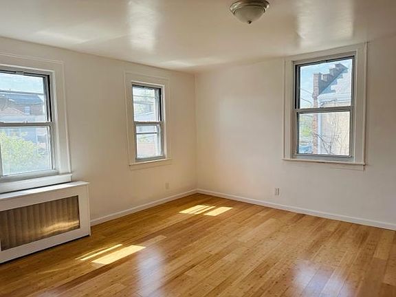 4th image of 215 Willis Ave Floor 2