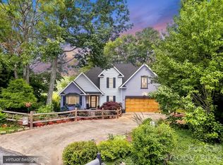 28 Secretariat Dr, Hendersonville, NC 28792