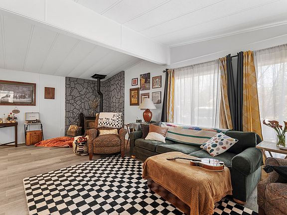 4th image of 61040 S Queens Dr #58