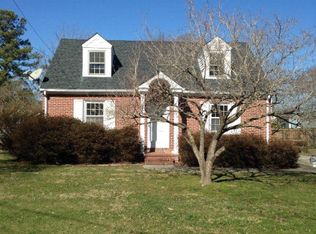 120 Roseneath Ave, Kilmarnock, VA 22482