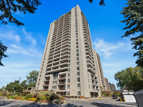 1785 Frobisher Ln #2501, Ottawa, ON K1G 3T7
