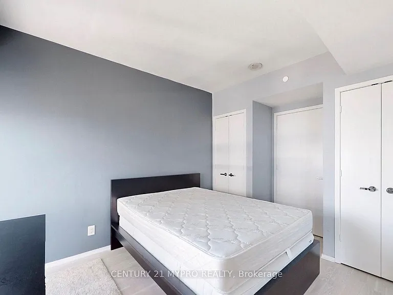 1 Bloor St E #5808 — Photo 9