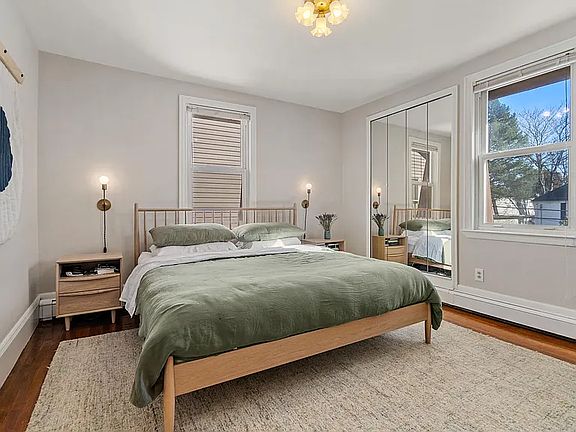 3rd image of 21 Wareham St