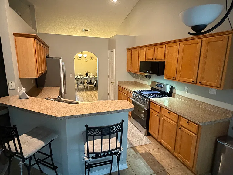 596 Batten Blvd — Photo 8