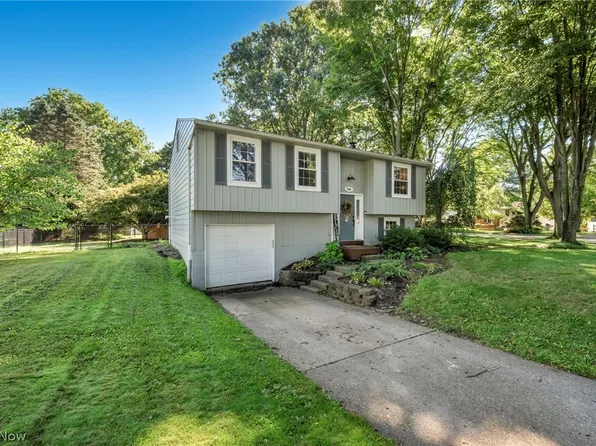 1045 Deleone Dr, Kent, OH 44240