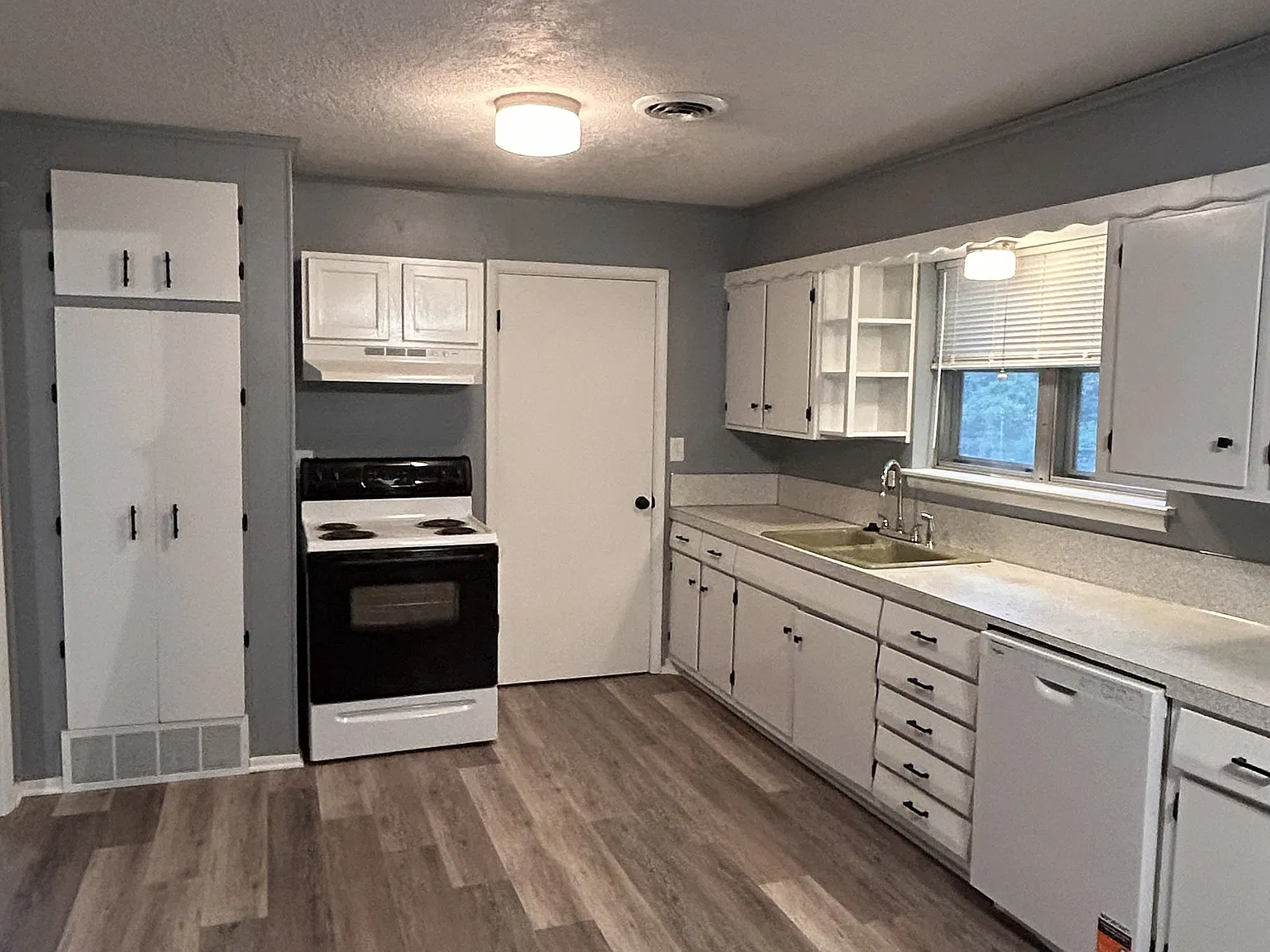 3 bed, 1288 sqft, $1,300 — Photo 4