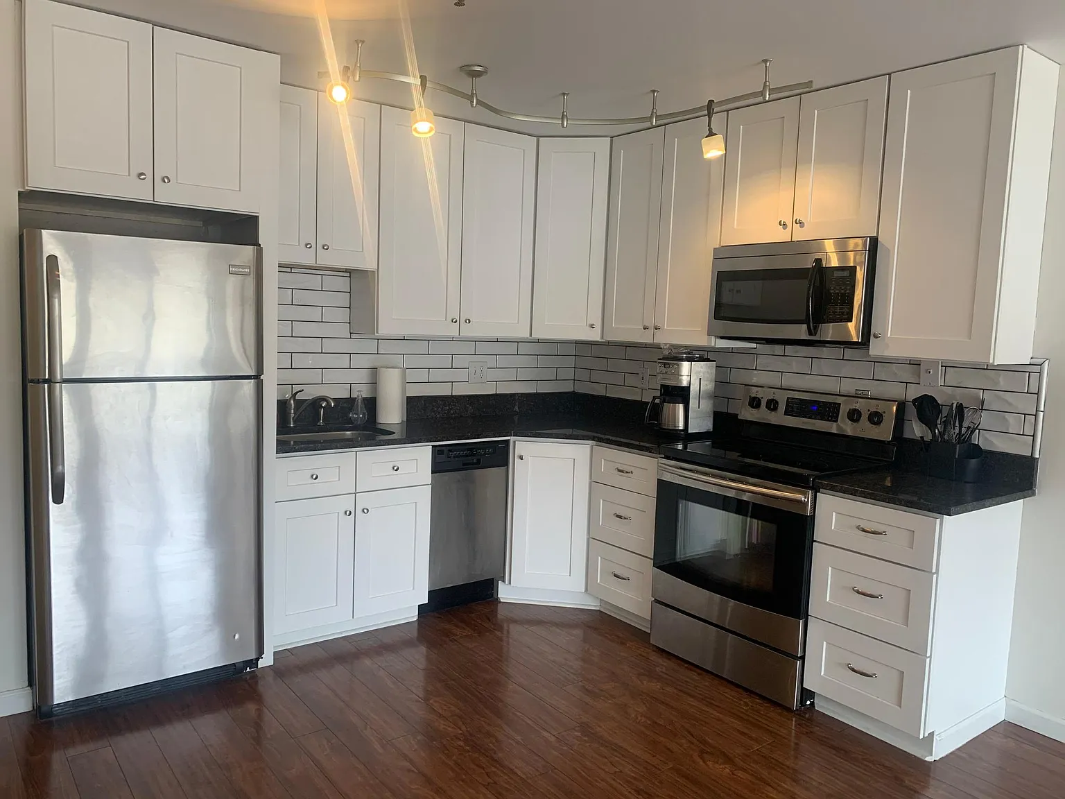 Studio, 448 sqft, $2,200 — Photo 4