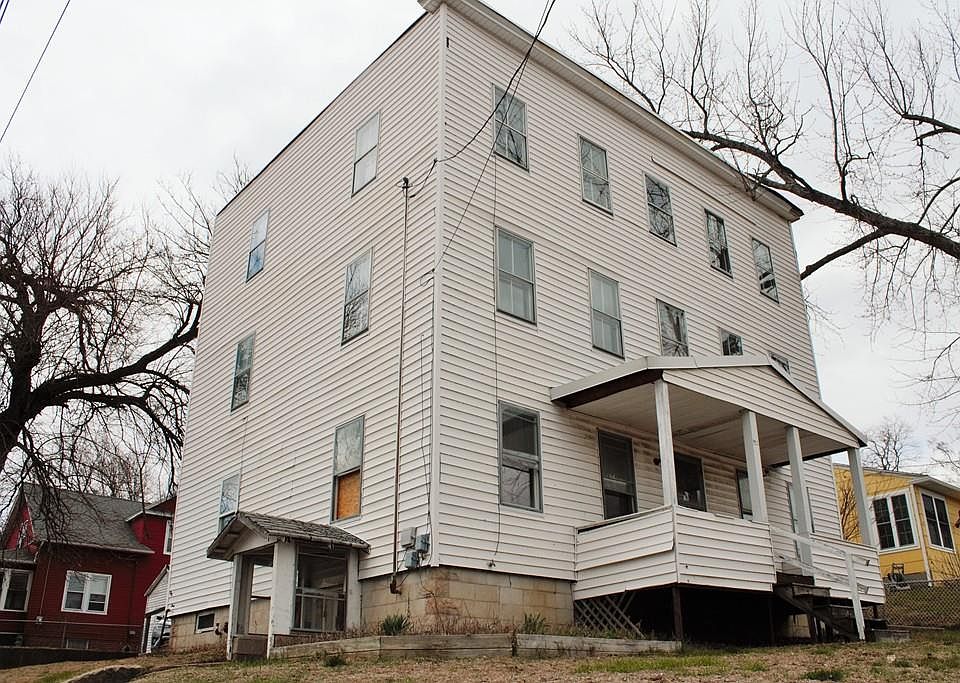 2nd image of 132 Prospect St
