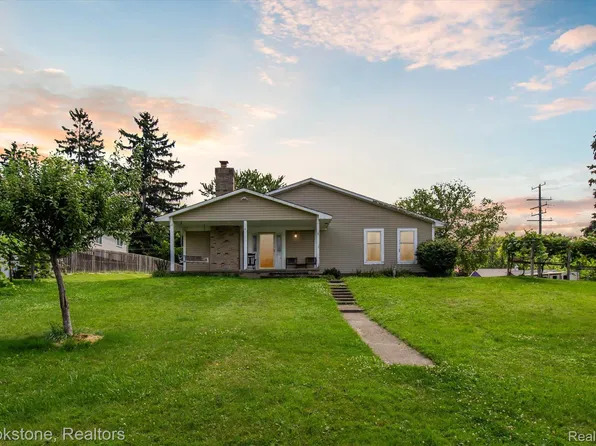 795 Hogarth Ave, Waterford, MI 48328