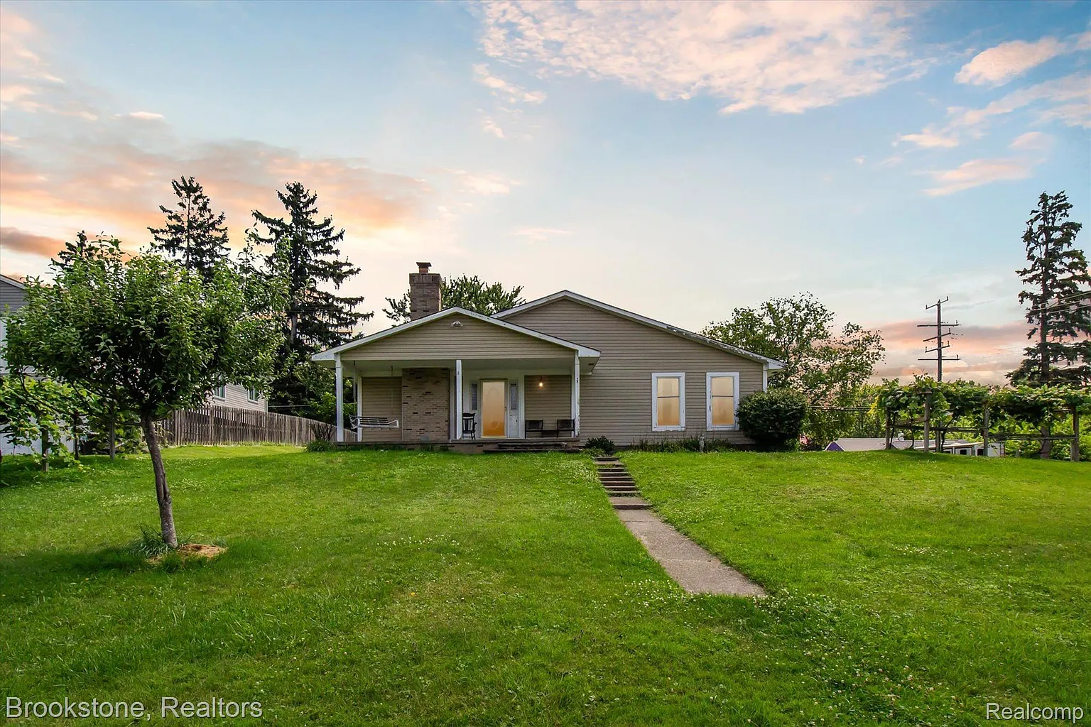 795 Hogarth Ave photo 1