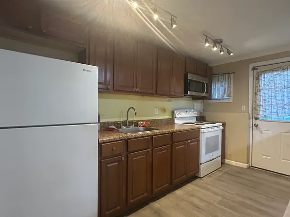 (undisclosed Address), Bay Shore, NY 11706