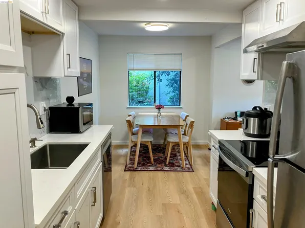 8761 Mountain Blvd #11, Oakland, CA 94605