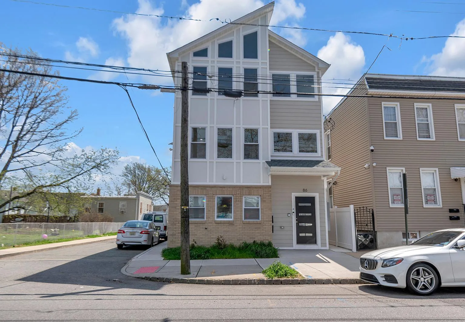 2 bed, $2,700 — Photo 1
