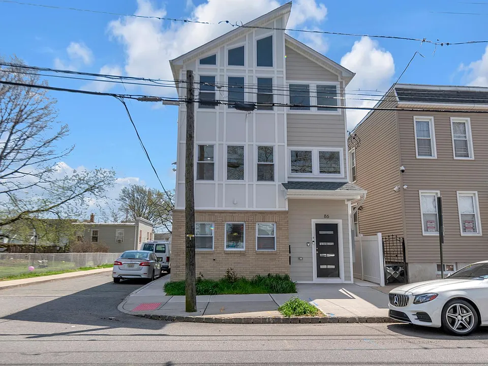 86 Belmont Ave #G2