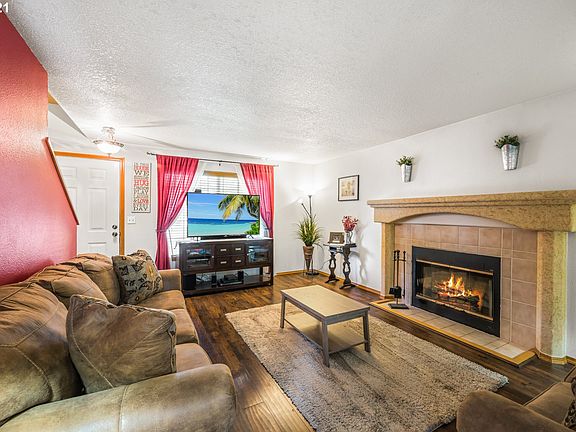 3rd image of 6518 SE Wrenfield St