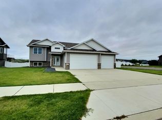119 Keidel Trl, Mandan, ND 58554