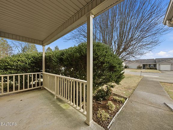 3rd image of 1117 Woodsprings Dr