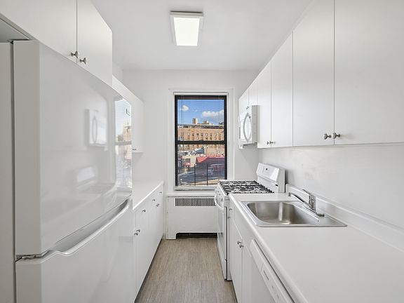 5th image of 2175 Cedar Ave APT 6C