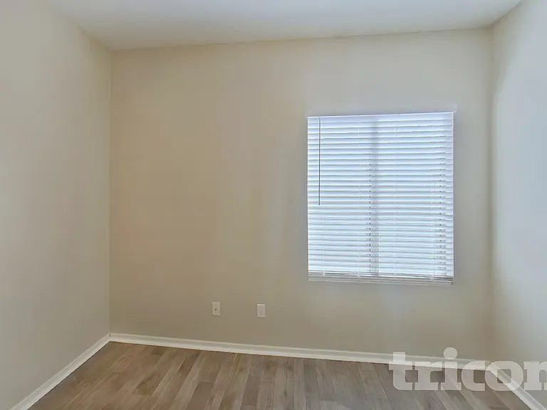 7050 W Sophie Ln — Photo 10