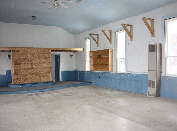 4th image of 105 Mechanic St