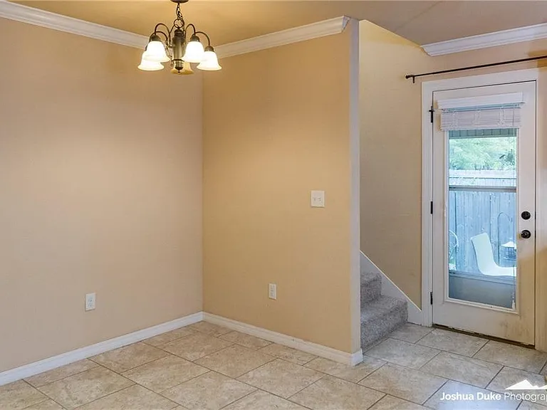 2657 N Valencia Ave — Photo 9