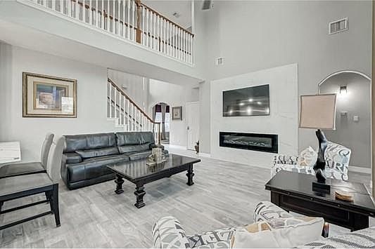 2nd image of 4807 Schiller Park Ln