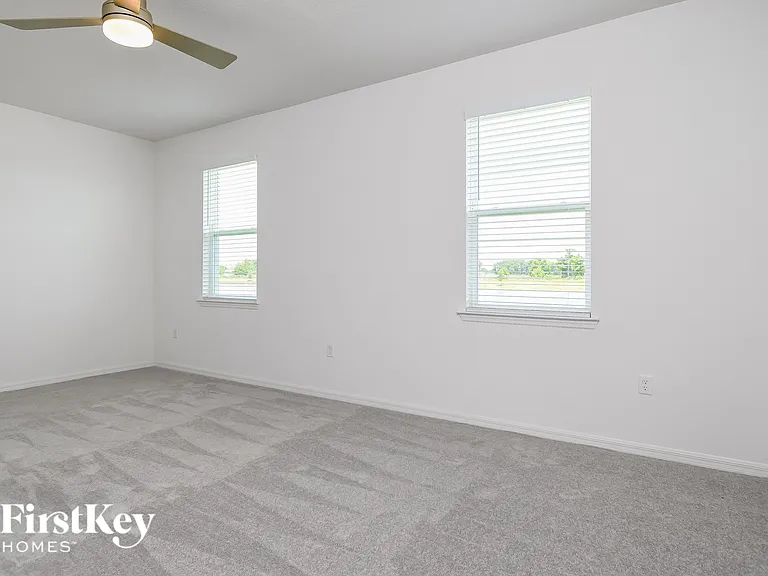 1618 Isleta Loop — Photo 8
