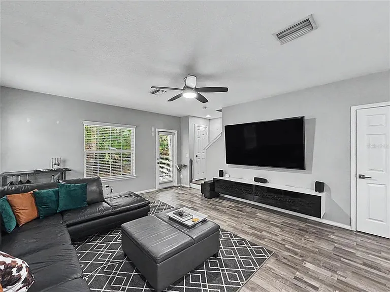 4842 Chatterton Way — Photo 6