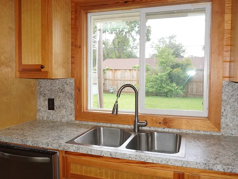 902 Hidden Valley Dr — Photo 10