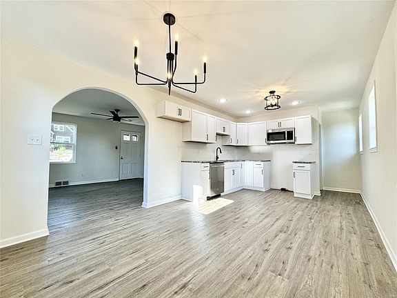 5th image of 2933 Buena Vista Ave