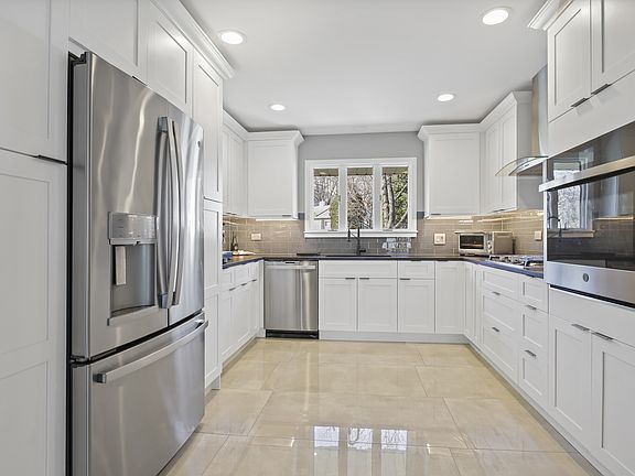 2nd image of 682 Hill St