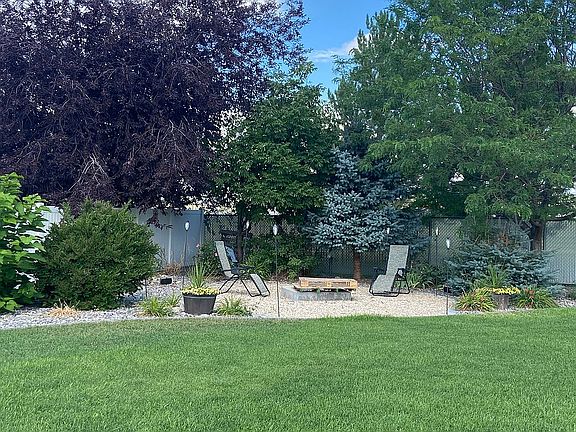 Backyard fire pit 
